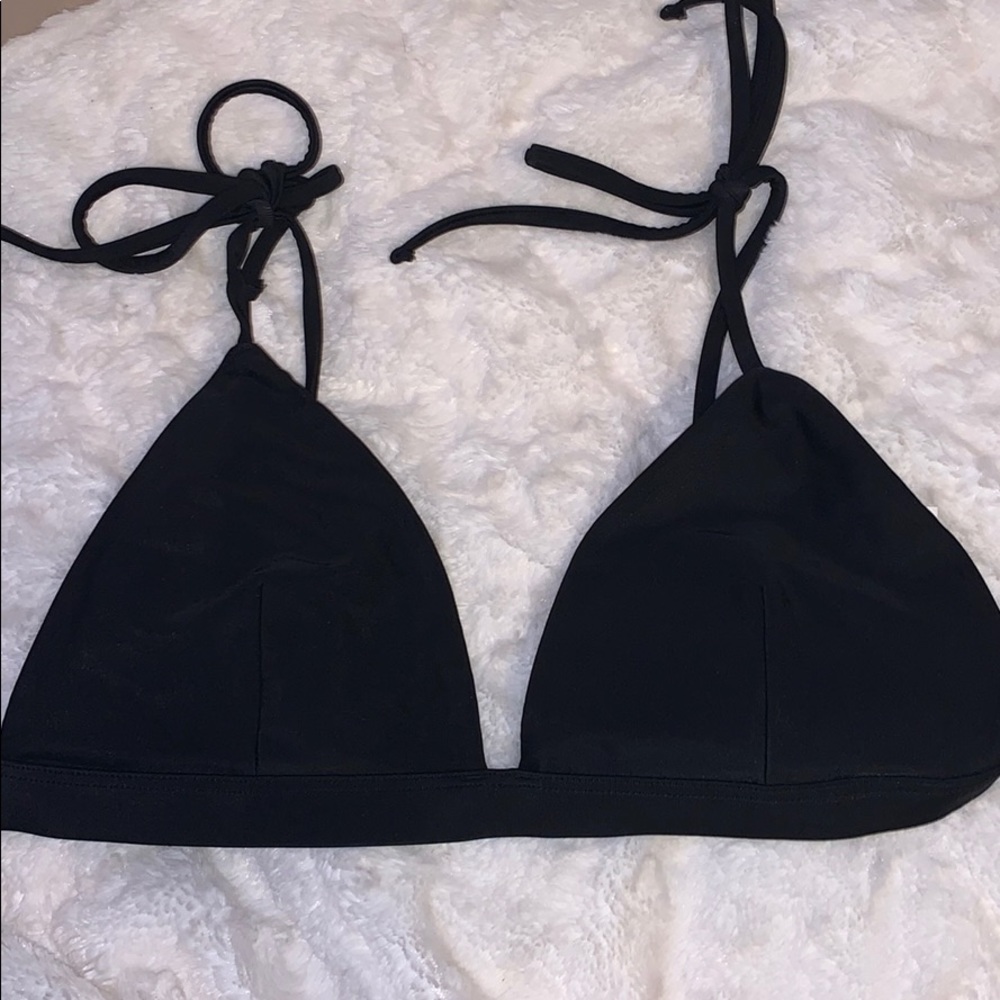 black hollister bikini top